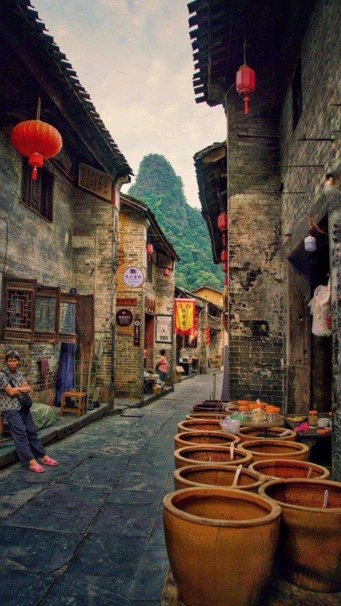 失业在家的小胖晒与妻子的合照,38岁的他老的真有点快